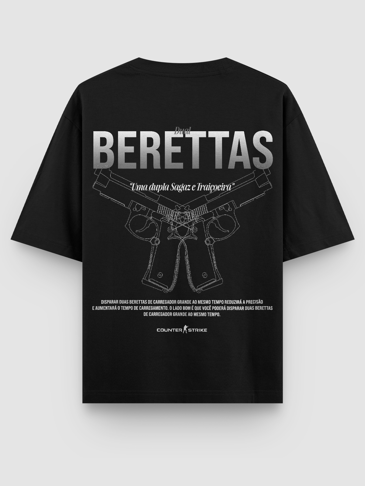 Camiseta oversized Dual Berettas inspirada em Counter Strike, com estampa blueprint de alta definição em DTF. Design tático e urbano, modelagem solta e 100% algodão penteado.