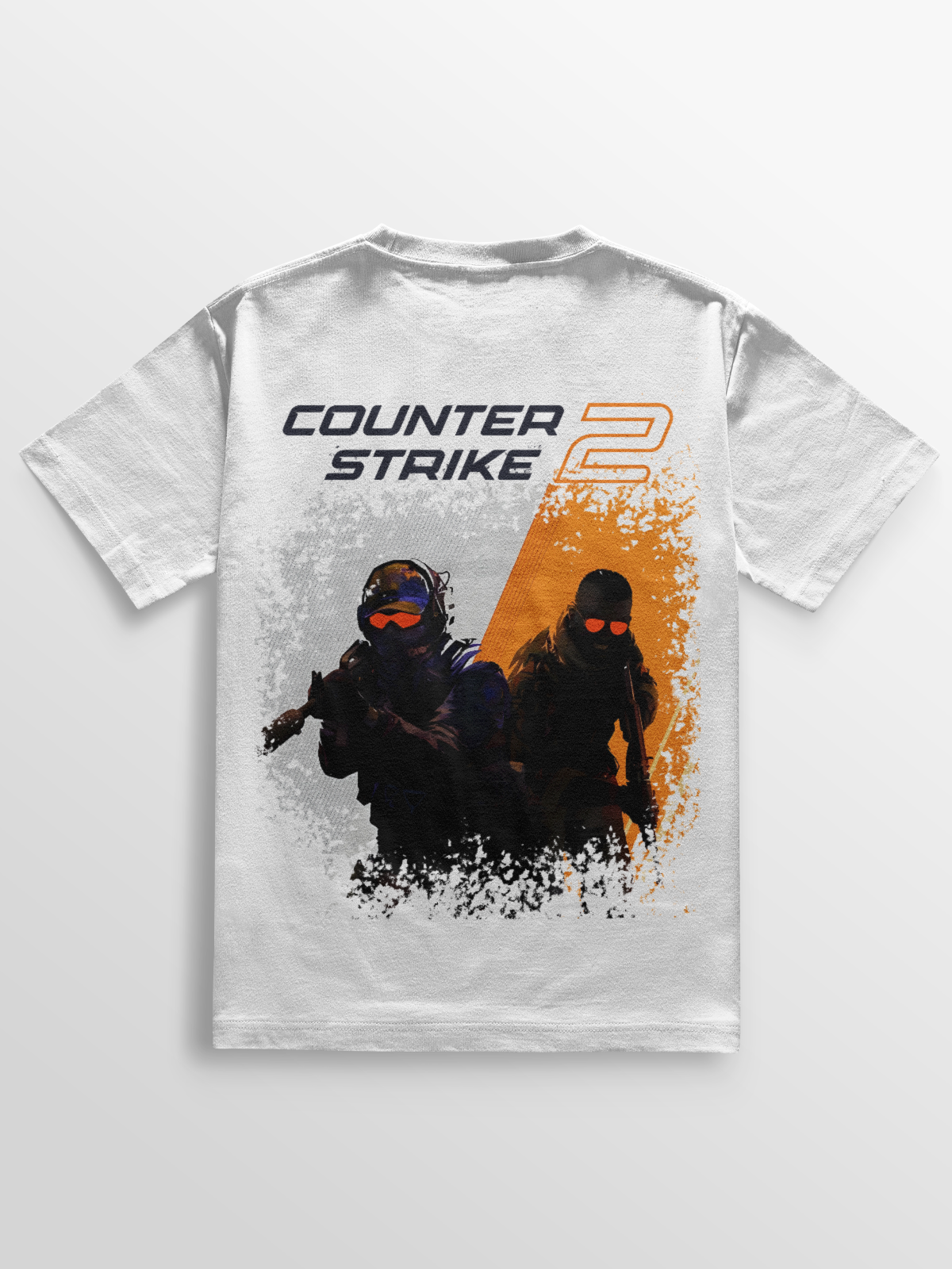 Camiseta CT & TR de Counter Strike 2 com fundo imersivo, feita em algodão penteado fio 30.1, estampa DTF de alta definição e acabamento reforçado, unindo resistência, conforto e visual gamer impactante.