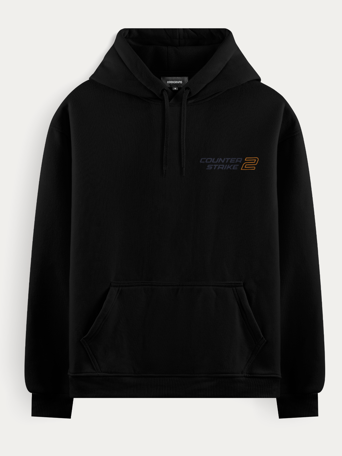 Moletom preto e branco com estampa CT e TR do Counter Strike II, trazendo visual “crackled”, agentes armados e design robusto inspirado no CS2.