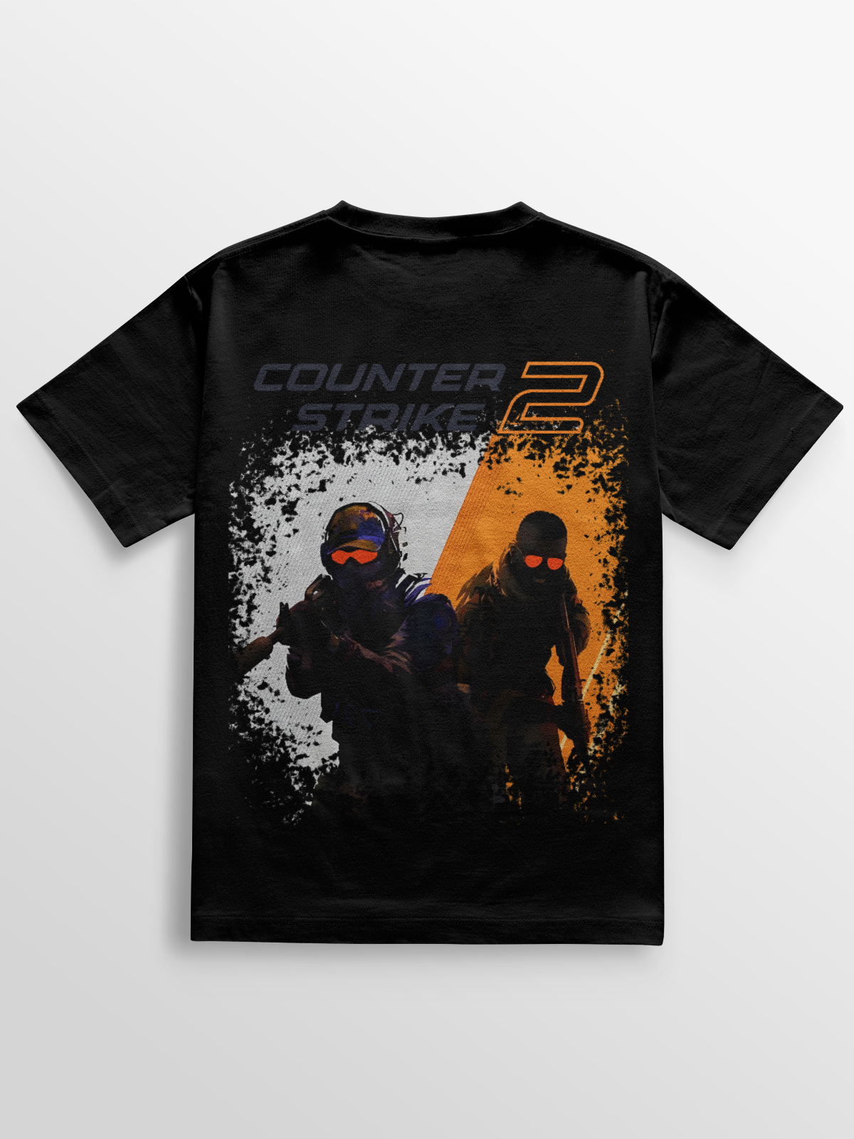 Camiseta CT & TR de Counter Strike 2 com fundo imersivo, feita em algodão penteado fio 30.1, estampa DTF de alta definição e acabamento reforçado, unindo resistência, conforto e visual gamer impactante.