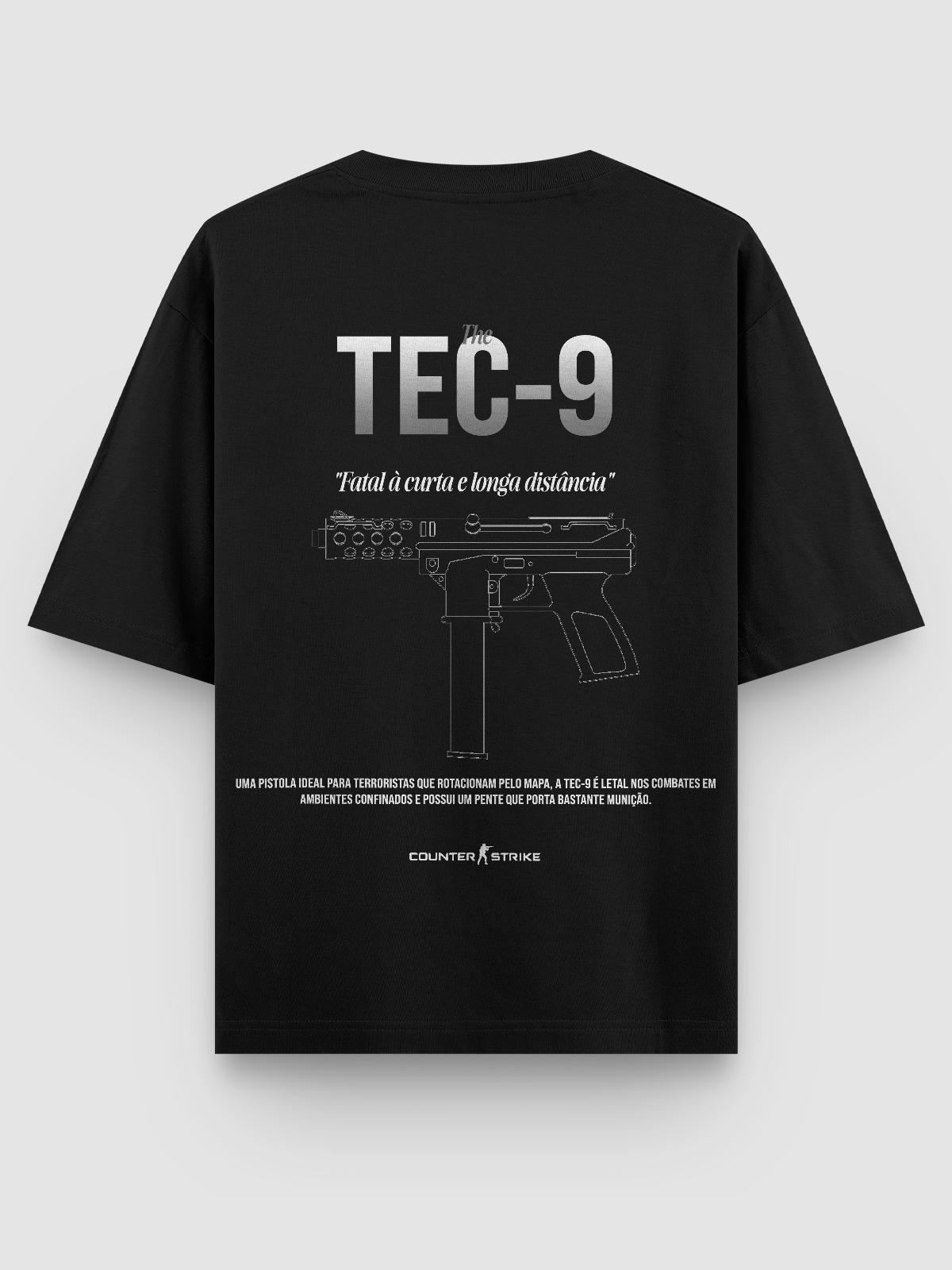 Camiseta Oversized Tec-9 Counter Strike Blueprint feita em algodão penteado premium, com estampa DTF de alta qualidade mostrando blueprint técnico da pistola. Confortável, resistente e ideal para fãs de estilo gamer autêntico.