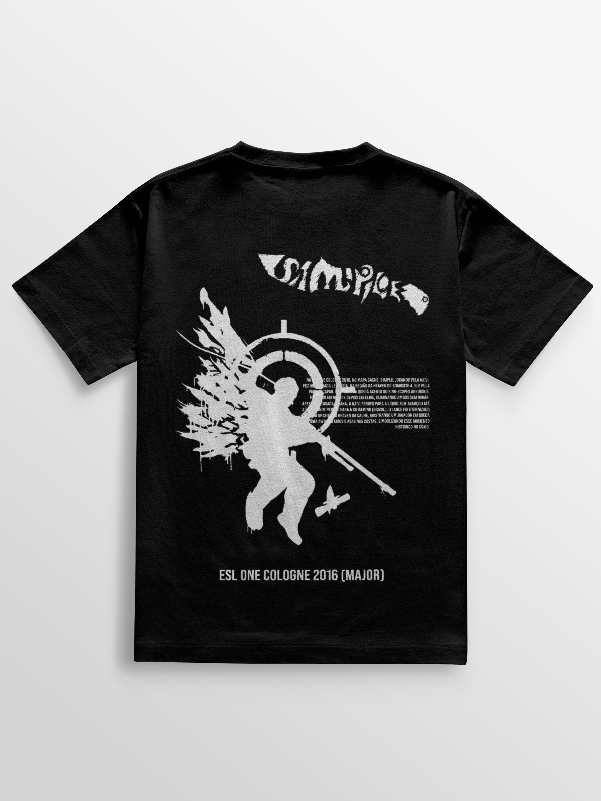 Camiseta branca e preta com estampa do grafite de s1mple no Cache, representando a lendária jogada na ESL One Cologne 2016 com dois no-scopes enquanto caía da heaven.;