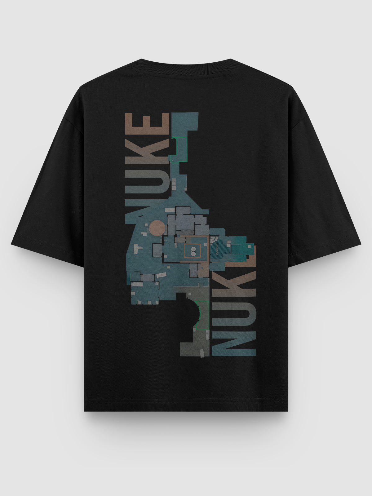 Camiseta inspirada no mapa Nuke do CS, com estampa técnica em DTF, caimento ajustado ao corpo, feita em algodão penteado. Ideal para fãs do jogo e do estilo gamer urbano.
